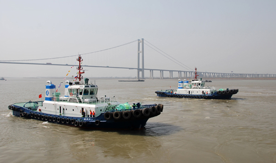 镇江船厂2艘8200HP全回转港作工程船交付