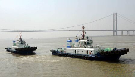 镇江船厂交付2艘全回转港作工程船