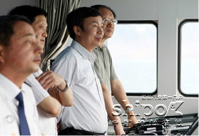 交通部副部长何建中情系长江航运发展