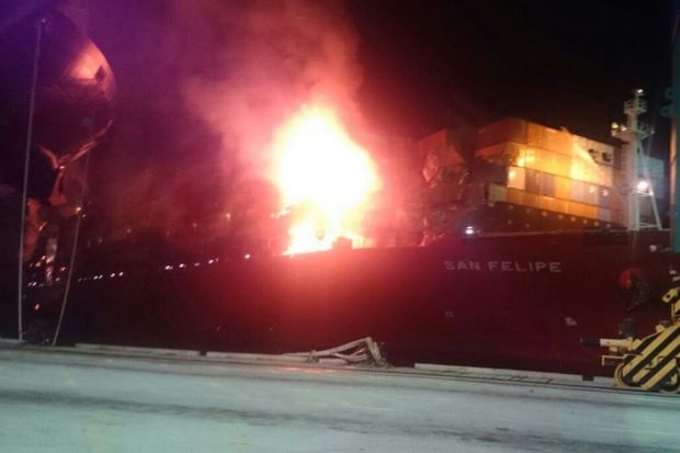 两集装箱船巴生港相撞着火 未造成人员伤亡
