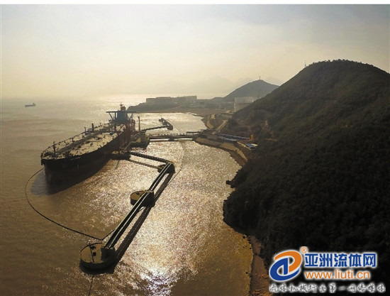 “安德罗斯”号油轮在舟山实华码头卸载26.52万吨油