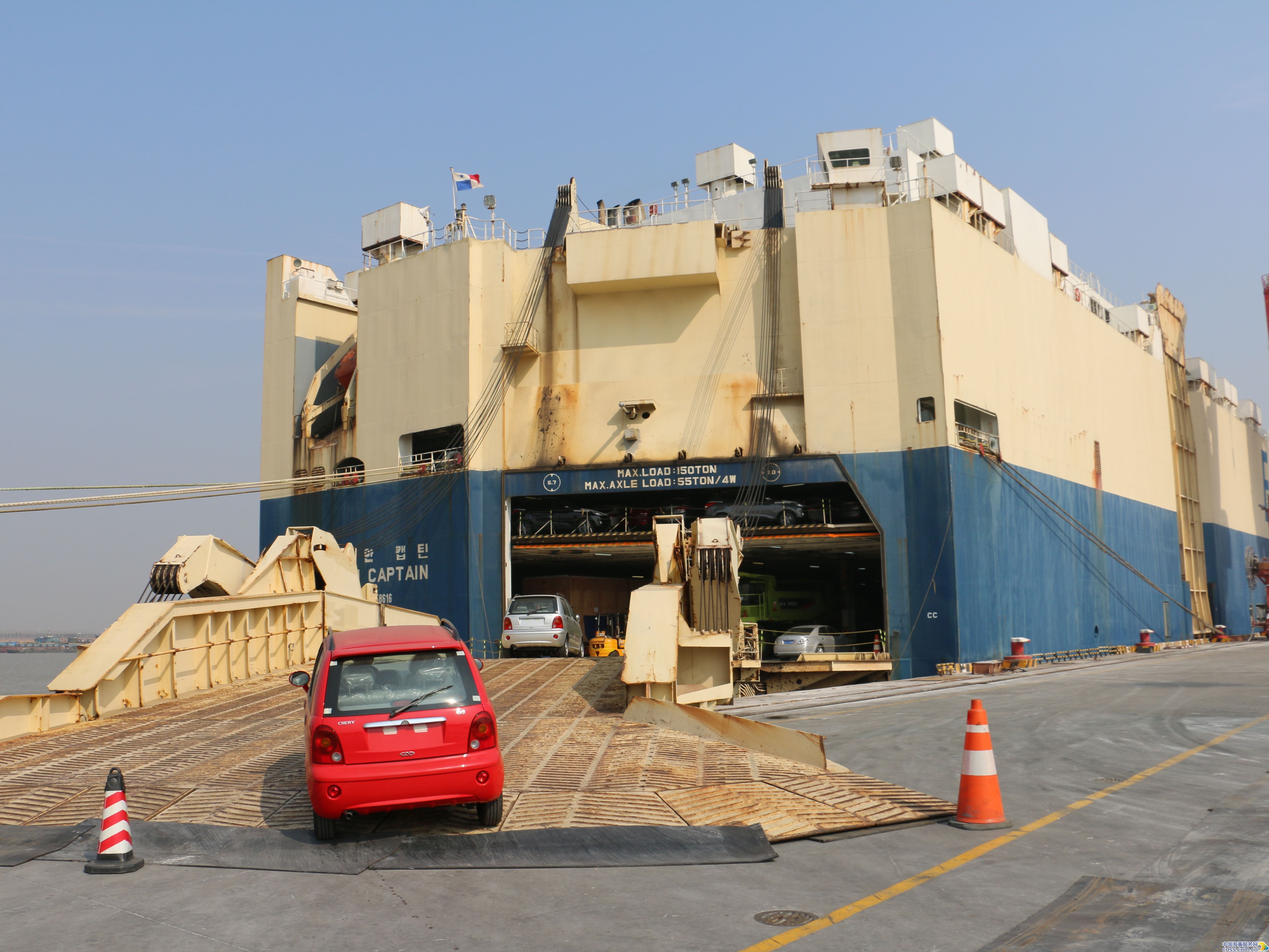 船长228米型滚装船再次“造访”张家港