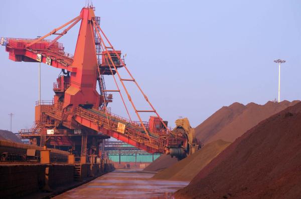 国内钢市重回跌势 铁矿石价格创10年新低