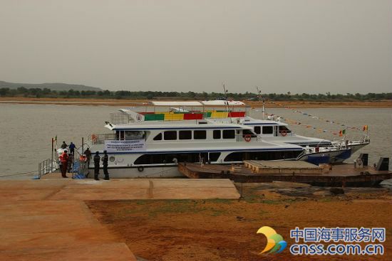 中国首次为马里建造内河航运船只
