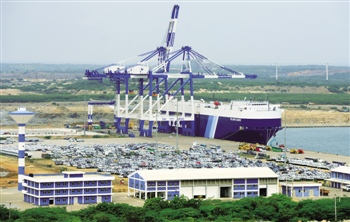 汉班托塔港口工程：三年建五个10万吨码头