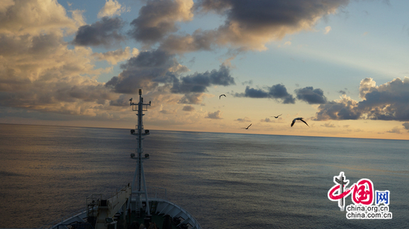 “海洋六号”随船记者讲述科考队员太平洋上的思念
