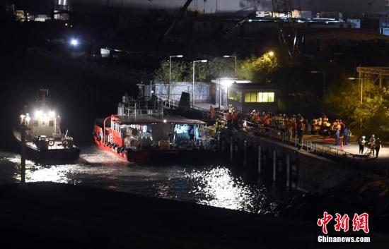 澳门驶往香港高速船撞不明物 逾百人伤5人危殆