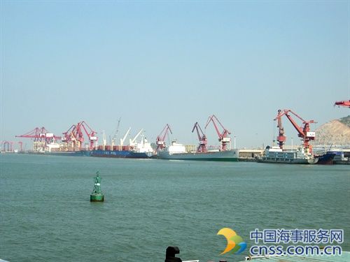 漳州招银港迎来今年首艘铁矿船
