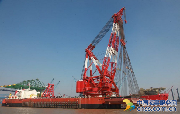 上海佳豪改装设计全球最大12000吨起重船交付