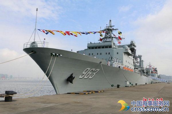 中国海军1天入列两艘2万吨巨舰 用途公开
