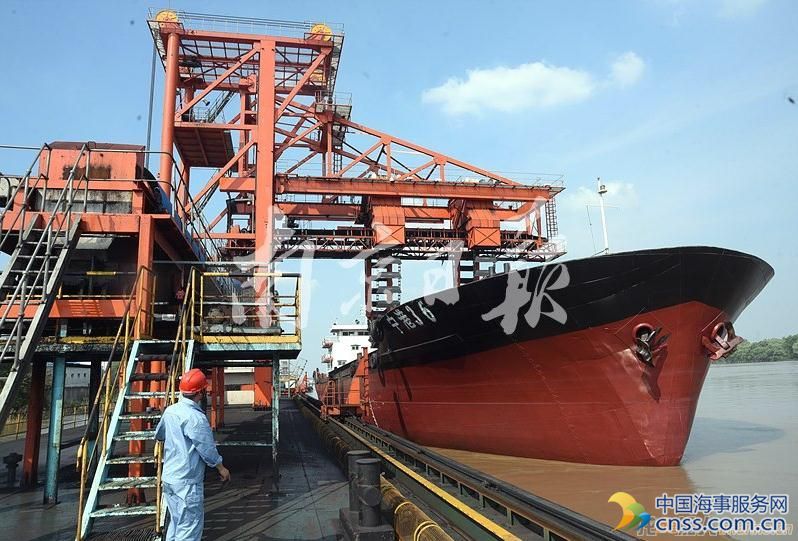 南化公司用卸船机代替传统人工