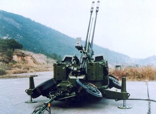 简氏:印尼实弹测试中国双管高射炮 可拦截导弹