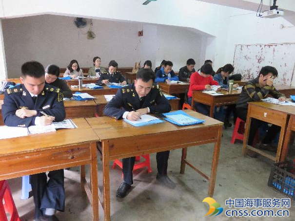 柳州海事局开展基层执法人员小型船艇适任培训