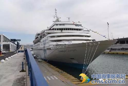 首批中国游客在比雷埃夫斯港登上邮轮开启爱琴海之旅