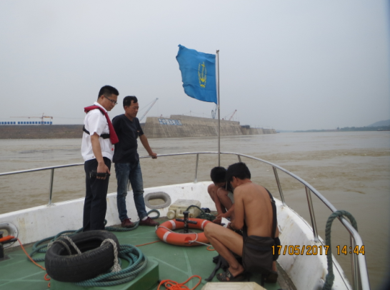 快速反应，贵港桂平海事处成功救起3名黔江遇险船员