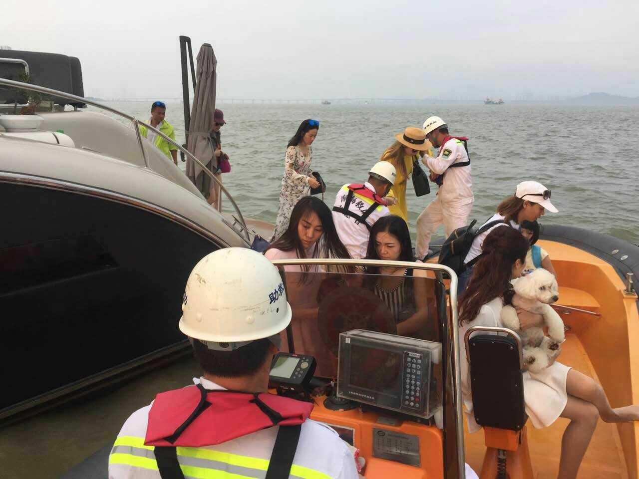 深圳救助基地成功救助遇险游艇及12人