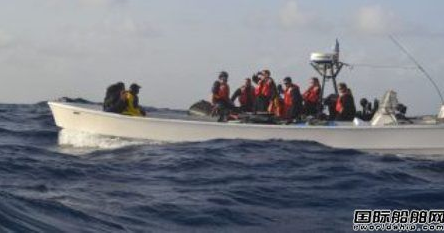 美国海警在一艘快艇上缴获大量可卡因