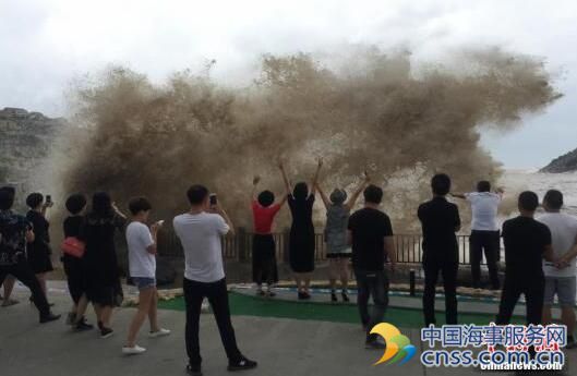 双台风肆虐 中国东南沿海现巨浪