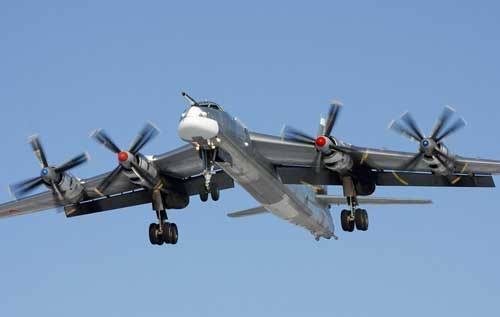俄图95轰炸机飞近美里根号航母 美派战机拦截