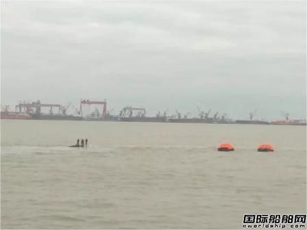 外高桥航道江面两船碰撞1人失踪