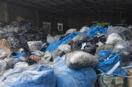 中国海关今年以来查获走私固体废物28.55万吨