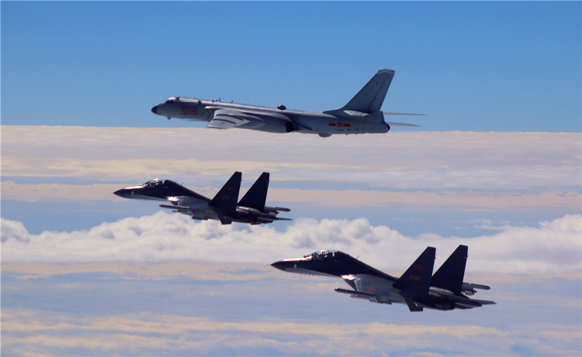 中国空军轰6K等多架军机飞赴南海进行战斗巡航