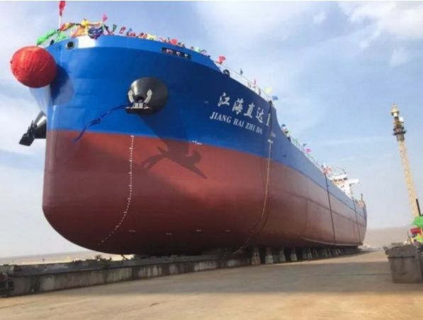 中国首艘江海直达船型首制船下水，开启长江航运新模式！