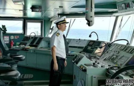 周超华，中国第一位40万吨级VLOC船长