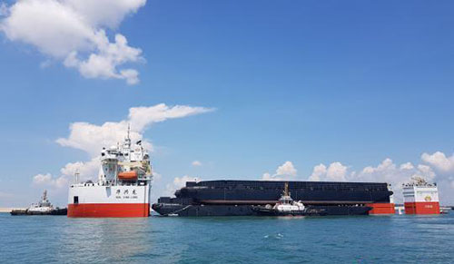 1.2万吨抬浮力打捞工程船“华兴龙”首航