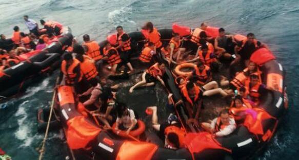 泰国普吉海难：是船方冒险 or 官方失责？