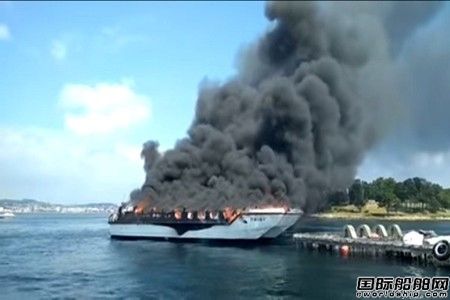 西班牙一艘游船爆炸五人受伤