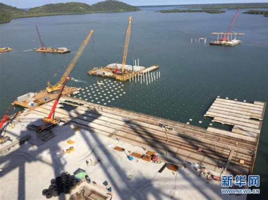 　这是8月27日拍摄的巴西巴拉那瓜港TCP码头堆场扩建工程现场。新华社记者彭桦 摄