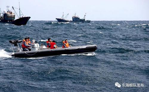 一渔船在黄海南部某海域发生翻扣事故，5人获救6人失踪