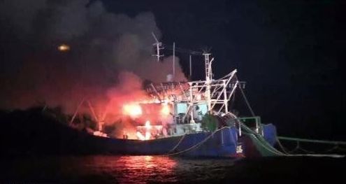 一中国渔船在韩海域发生火灾 8名渔民安全逃生