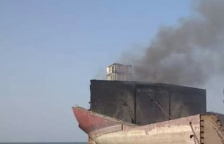 突发！巴基斯坦拆船厂内一油轮起火，至少7人受伤
