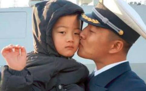 中国海军亚丁湾护航10余年上演无数感人故事