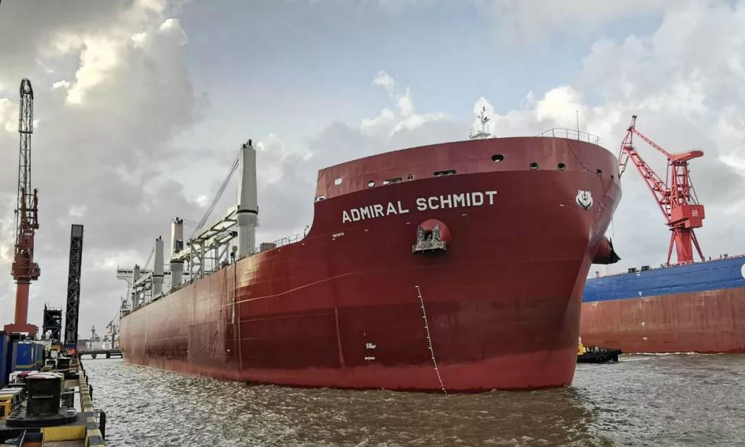 上海船厂首制冰级108000吨散货船完成海试