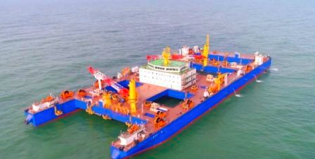 黄埔文冲建造世界首艘自航式沉管运输安装一体船完成试航