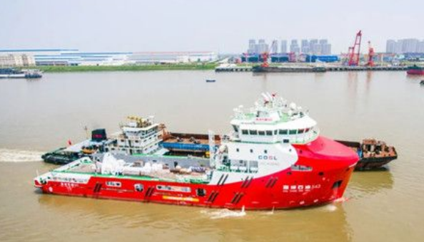 武船集团为中海油服建造“海洋石油543”轮离厂