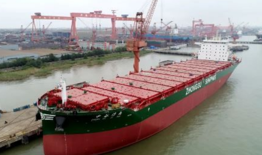 新扬子造船为中谷海运建造首艘4600TEU集装箱船命名交付