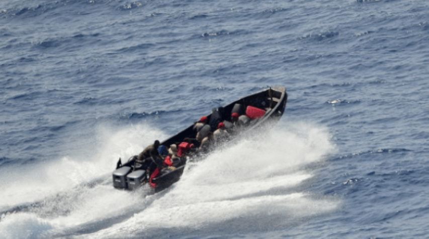 提高警戒！一艘满载的油轮在几内亚湾遭海盗枪击！