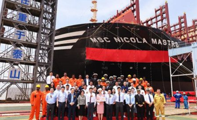 江南造船交付第二艘全球最大24116TEU集装箱船