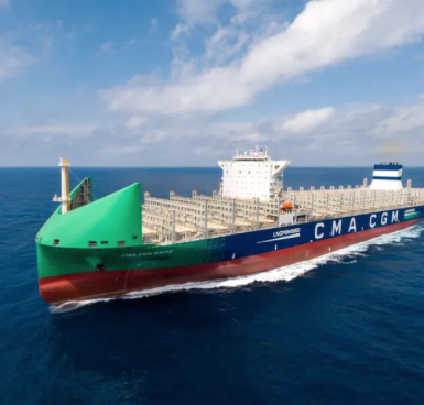 全球首艘13000TEU 双燃料动力大型集装箱船命名交付