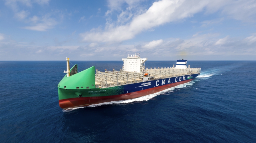 沪东中华交付全球首艘13000TEU双燃料动力大型集装箱船