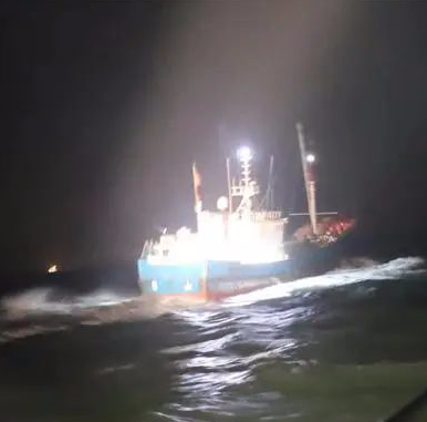 上海海警局查获一艘涉嫌破坏海底光缆船舶