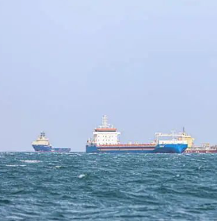穿越红海的“美英以”船只被保险公司踢出名单