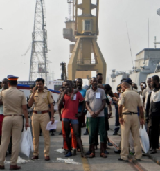 35名索马里海盗抵达孟买 或面临终身监禁！