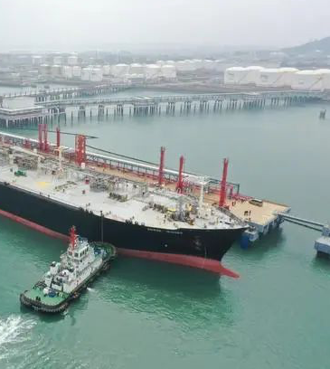 福建省首个公用液化烃类码头迎来首艘国际航线船舶
