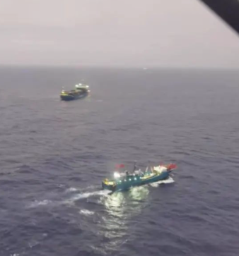 一外籍货船与渔船发生碰撞，8人落水失联！