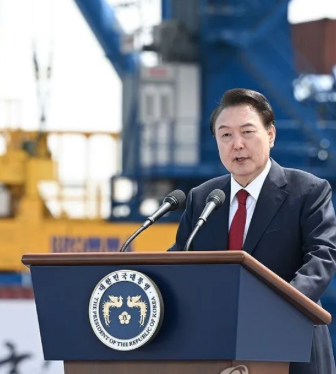 韩国首个全自动化码头启用，总统出席